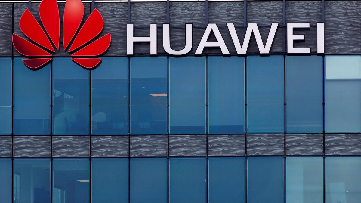 Huawei's Stunning Comeback: Reclaims Top Spot in Chinese Smartphone Market!