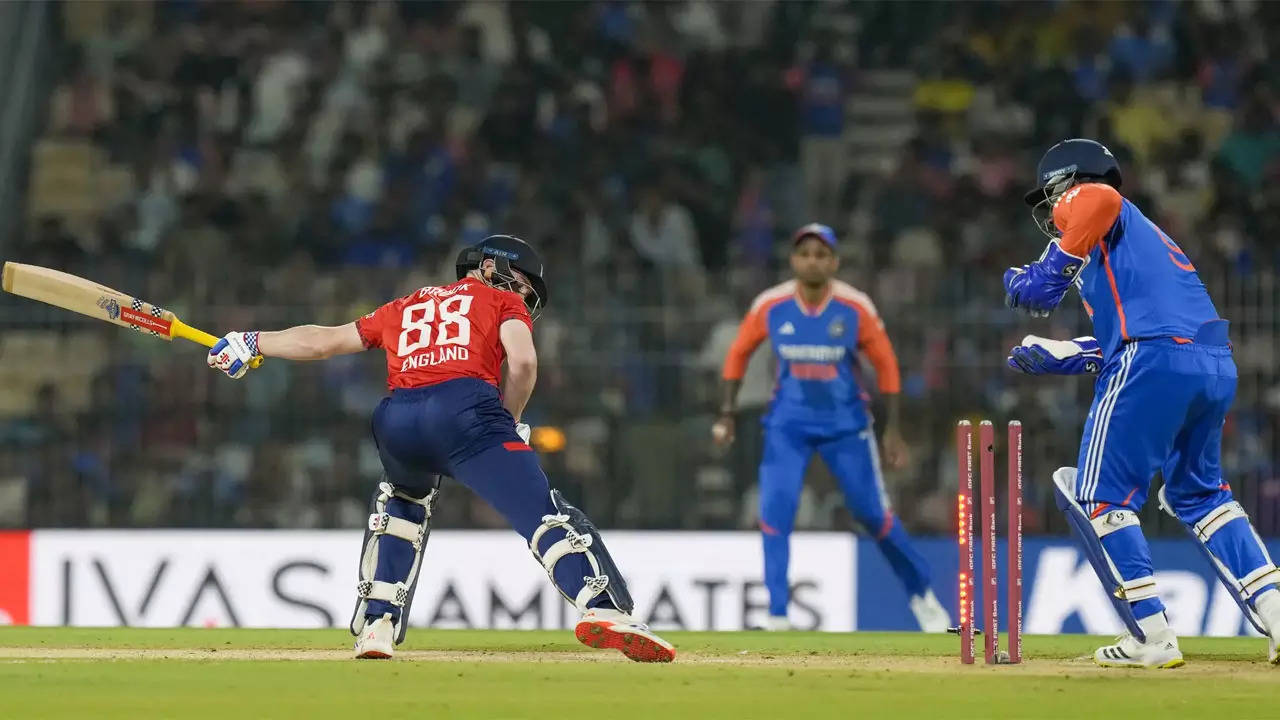 Harry Brook's Smog Excuse Roasted: Gavaskar and Shastri's Hilarious Commentary